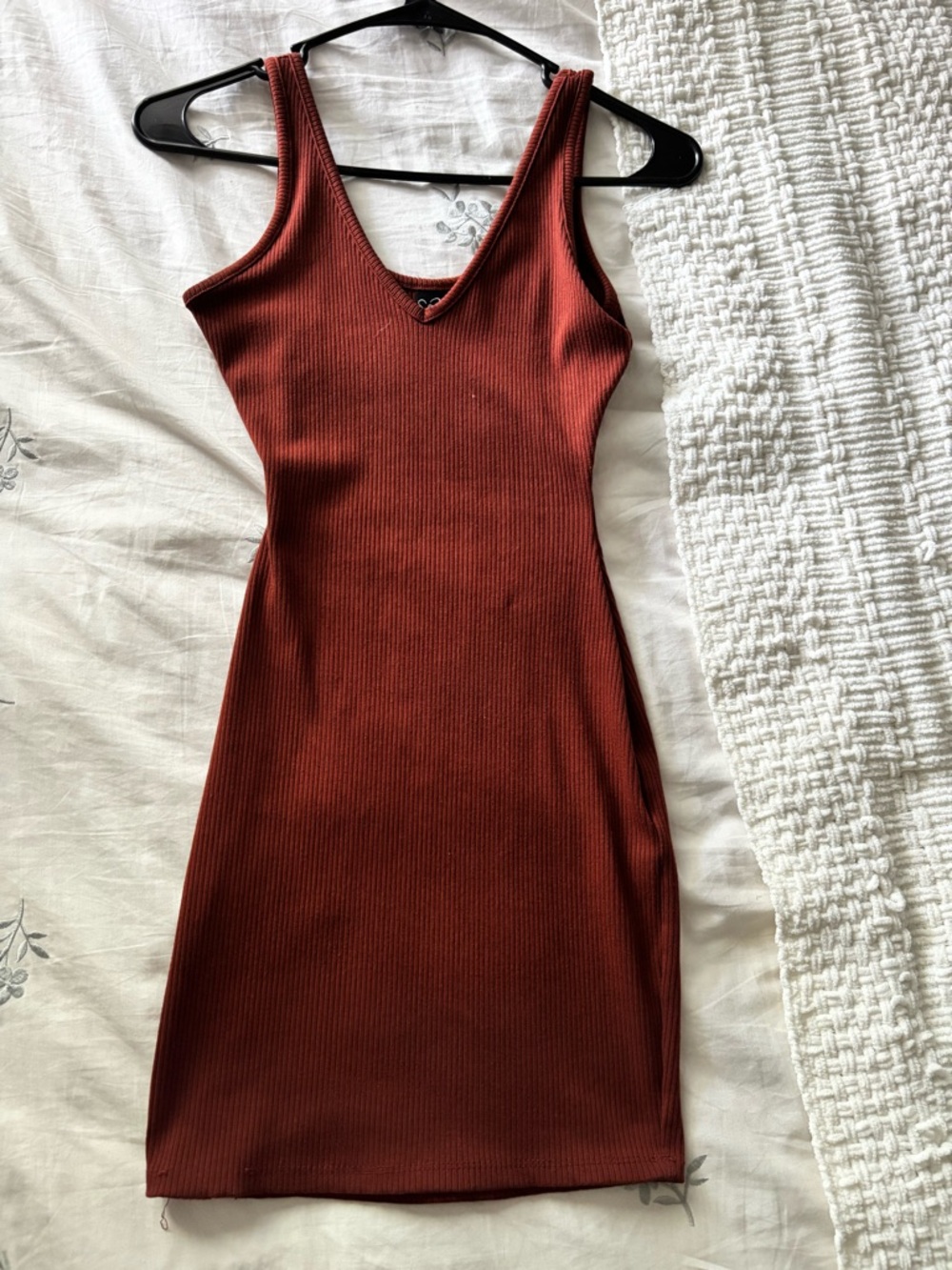 Windsor Ribbed V-Neck Midi Dress in Rust